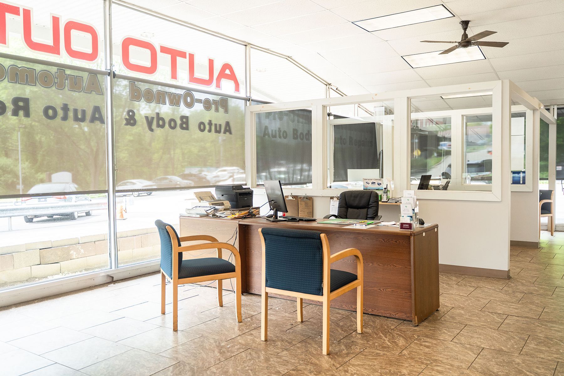 Front desk inside our shop in Fishkill, NY | Jimmy's Auto Outlet