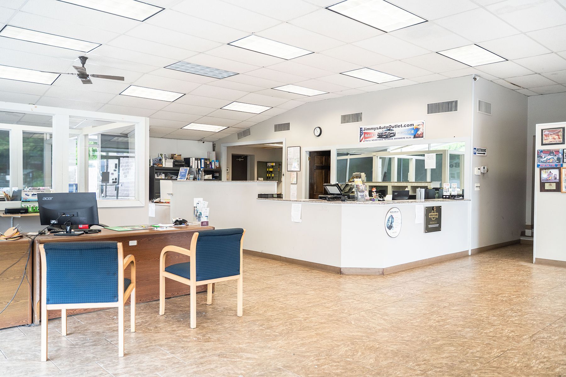 Front desk and lobby inside our shop in Fishkill, NY | Jimmy's Auto Outlet
