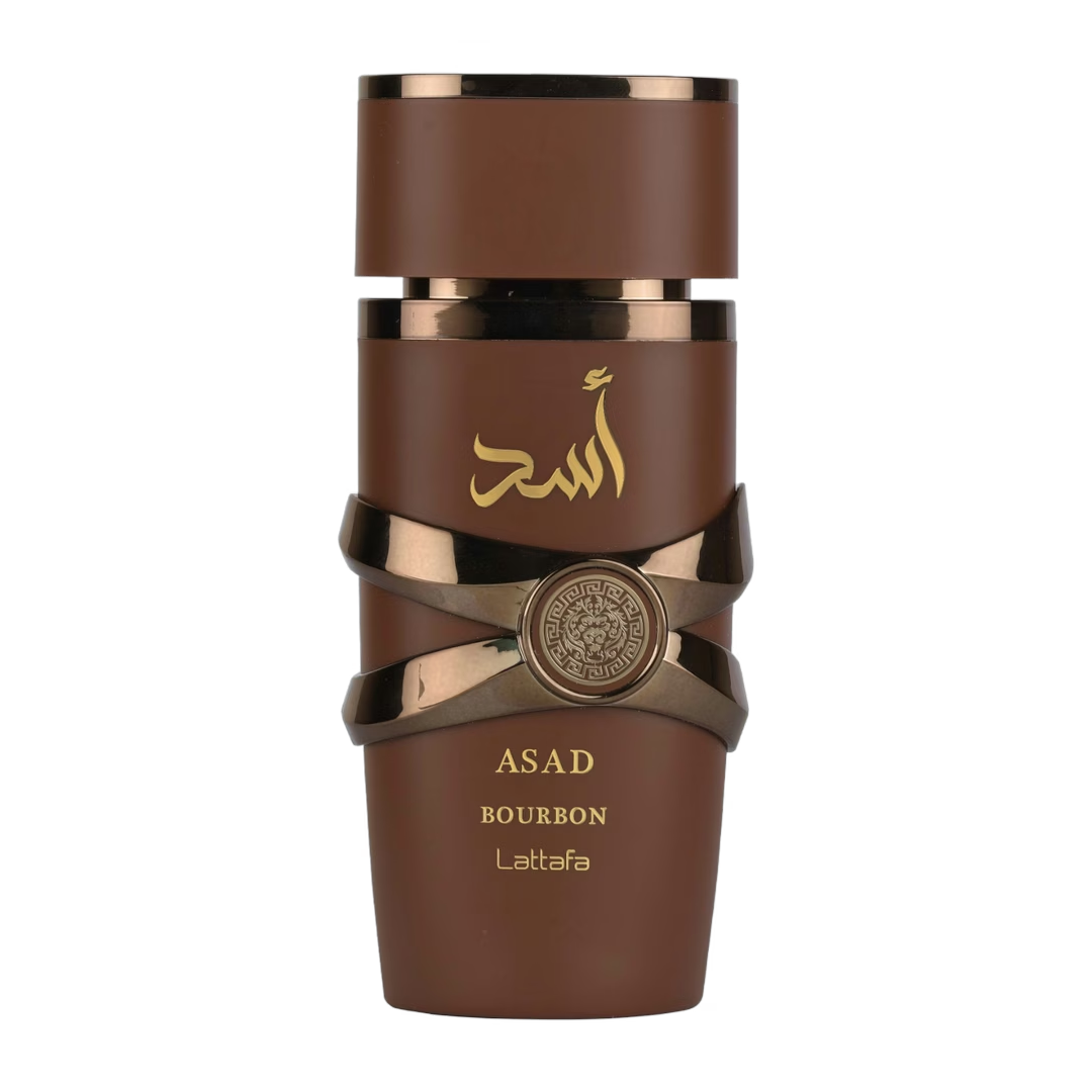 Frasco de perfume marrón Asad Bourbon con letras árabes doradas y sello decorativo de cinta negra.