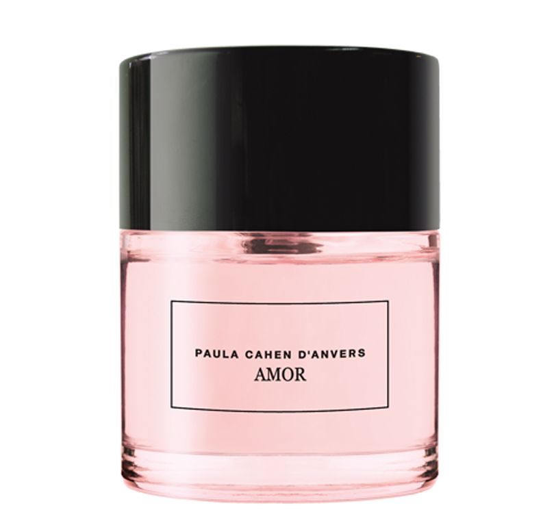 Frasco de perfume rosa Paula Cahan d'Anvers Amor con tapón negro.