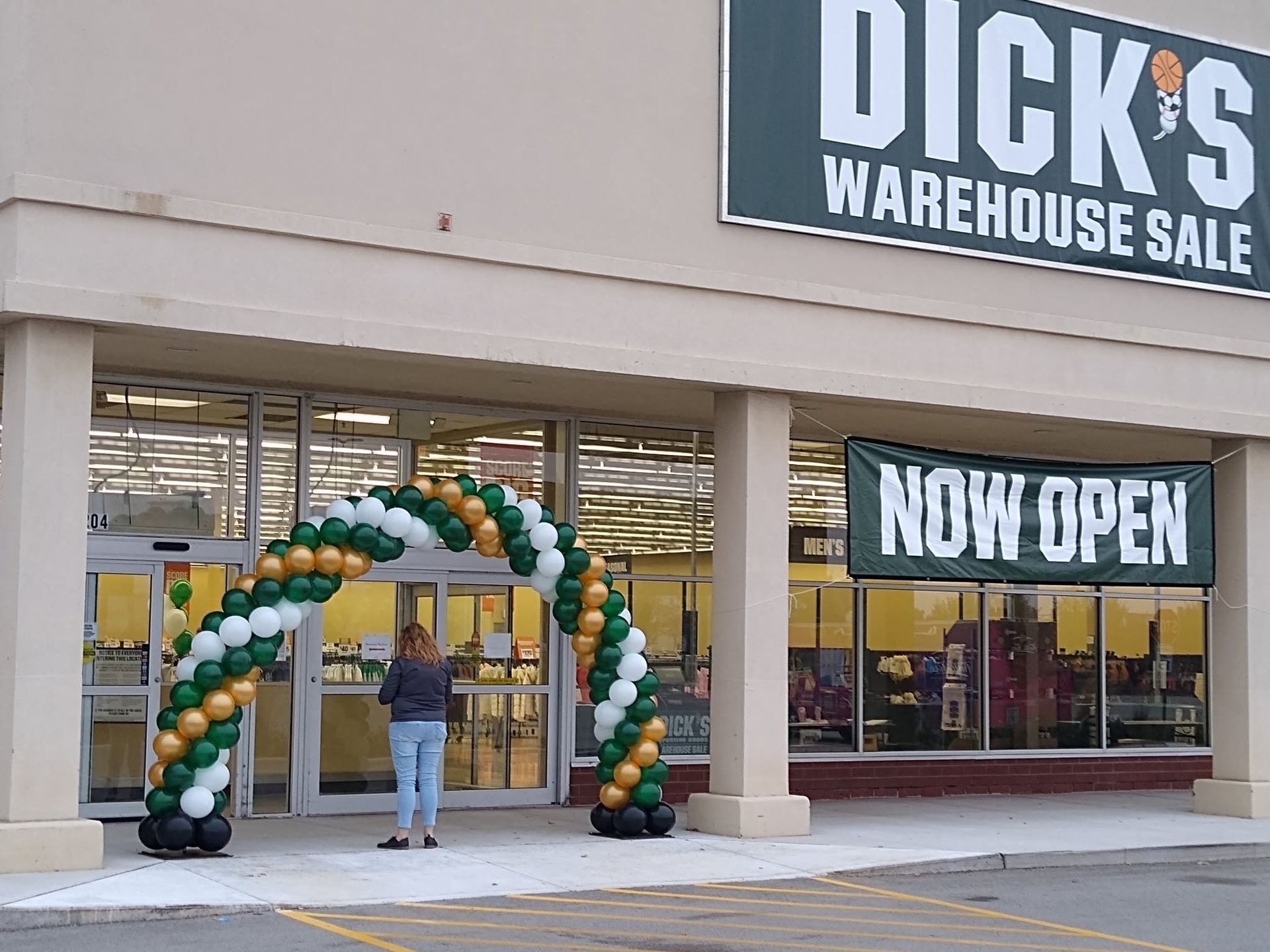 Dick’s Warehouse Sale storefront with balloon arch and “Now Open” sign