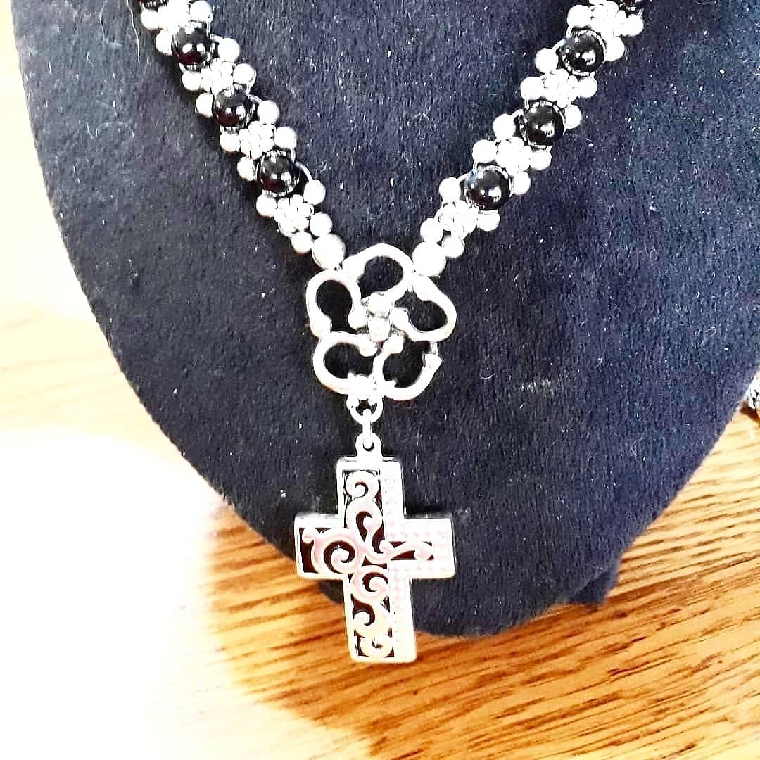 collar con cruz