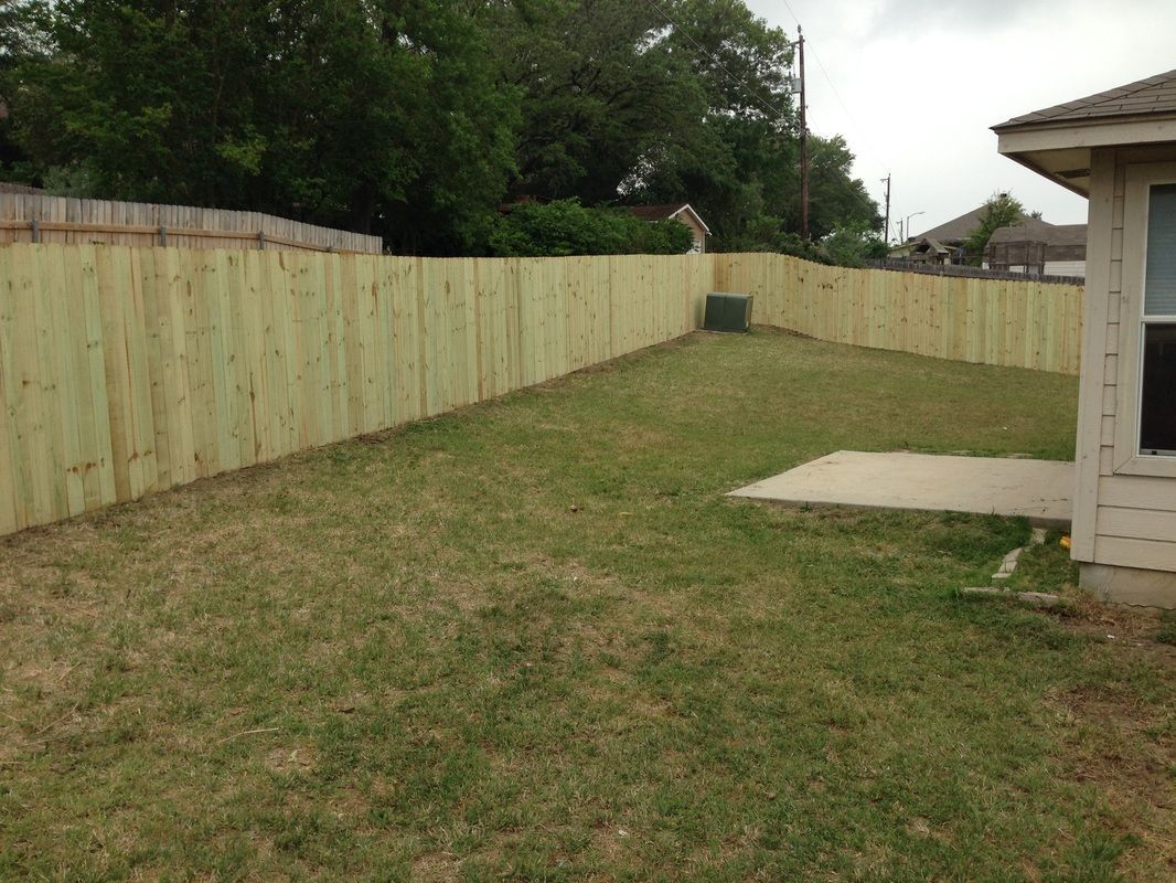 wood privacy fence builder
