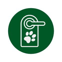 Ícone circular verde de acesso para animais de estimação com uma porta branca e uma pegada de pata.