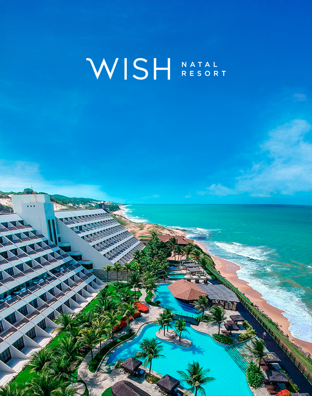 WISH Natal Resort com vista para a praia turquesa e piscina sob um céu azul brilhante.