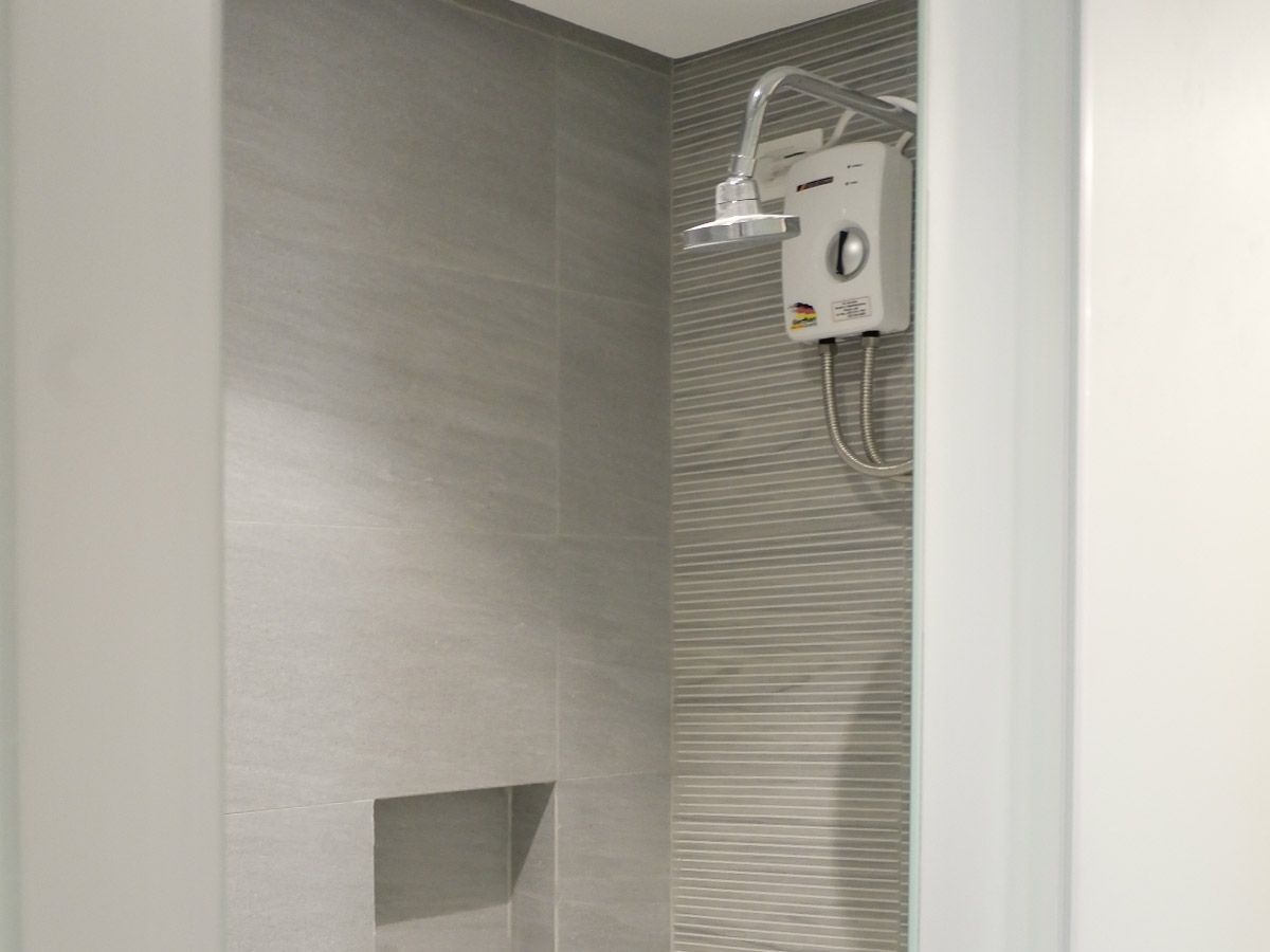 The Grid in Makati: There is a clean, hot and cold shower 