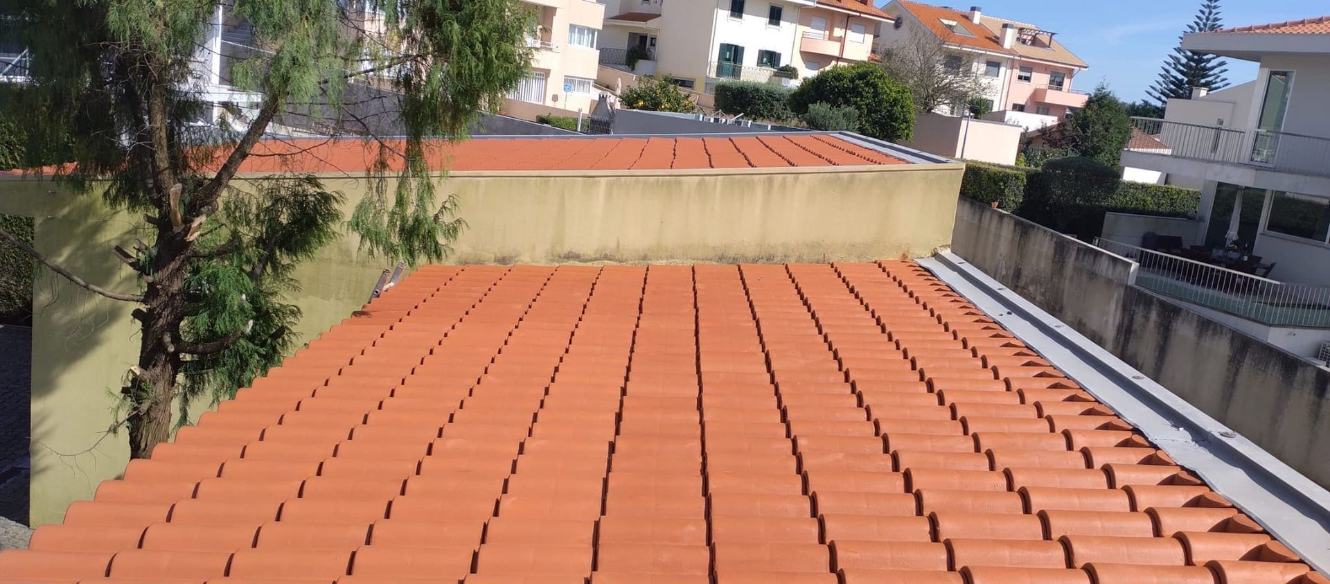 Limpeza do telhado completo, sem lixo