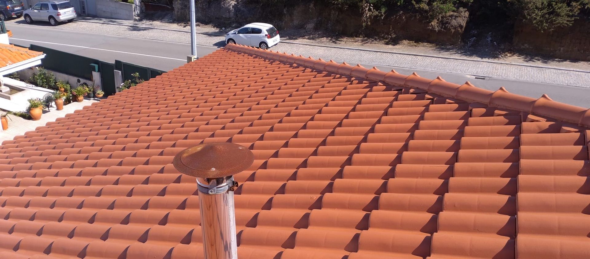 Após Limpeza e lavagem do telhado com maquina e pressão e impermeabilizado