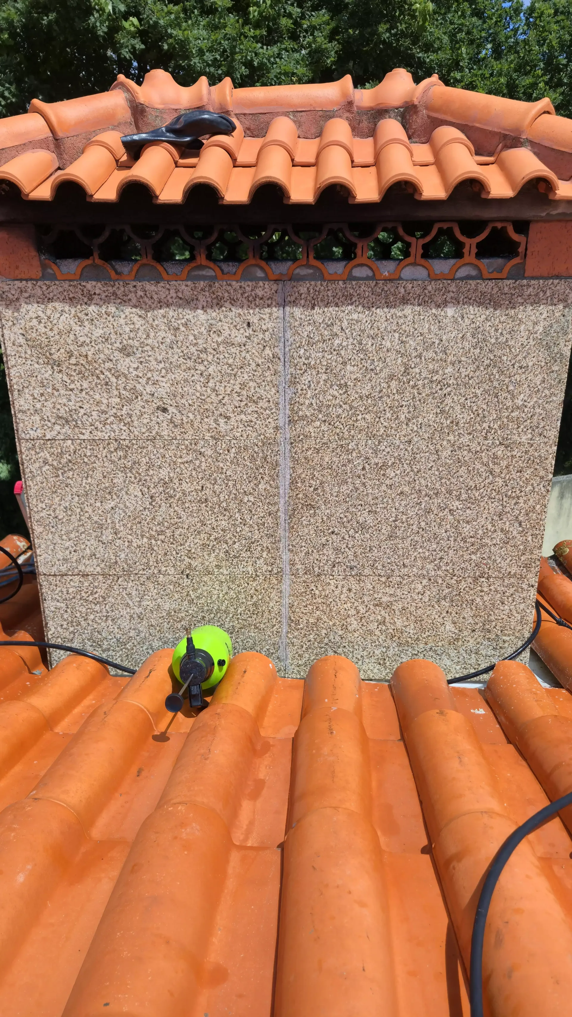 Parede exterior após limpeza profissional