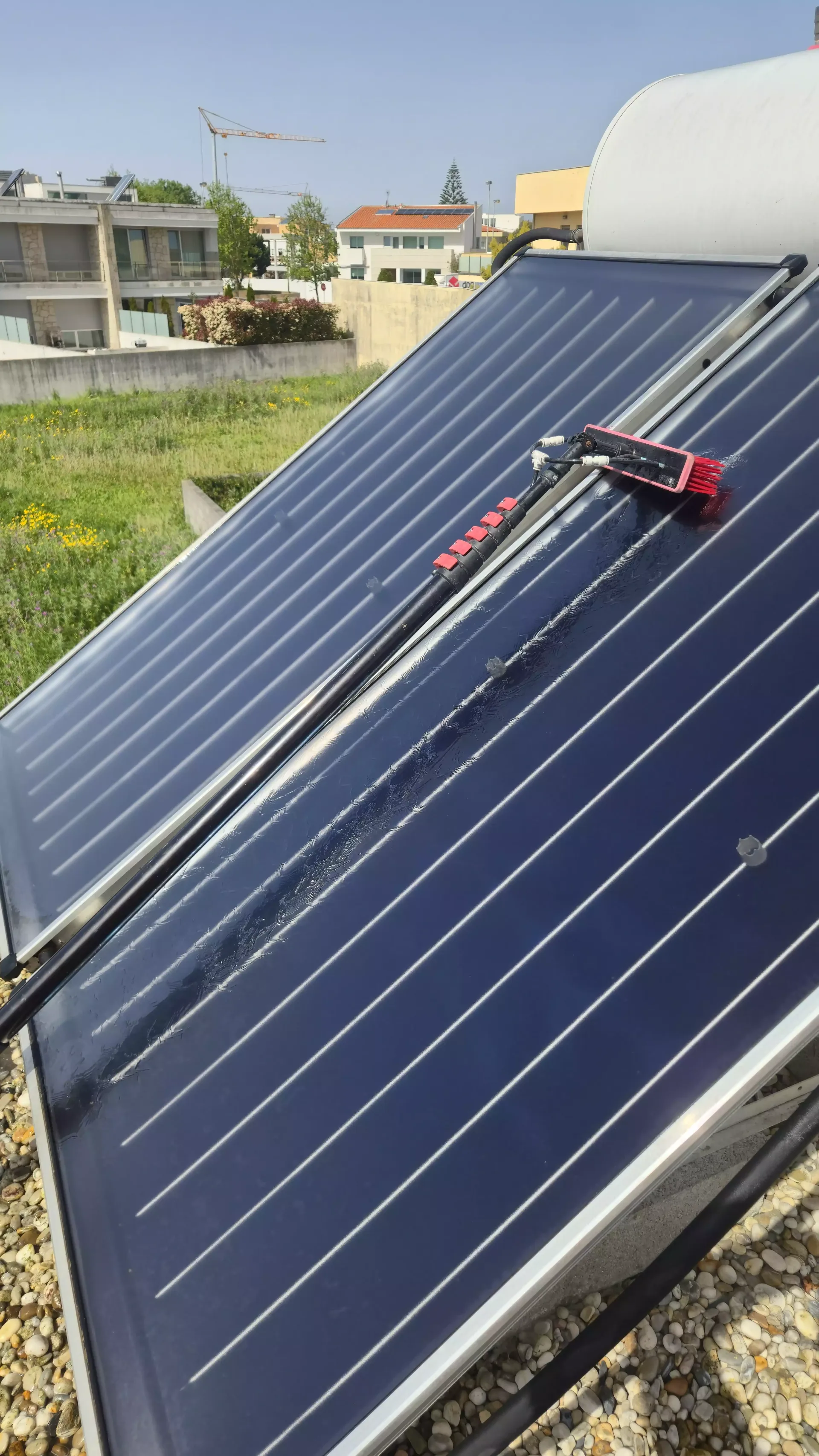 Resultado após limpeza profissional de painéis solares