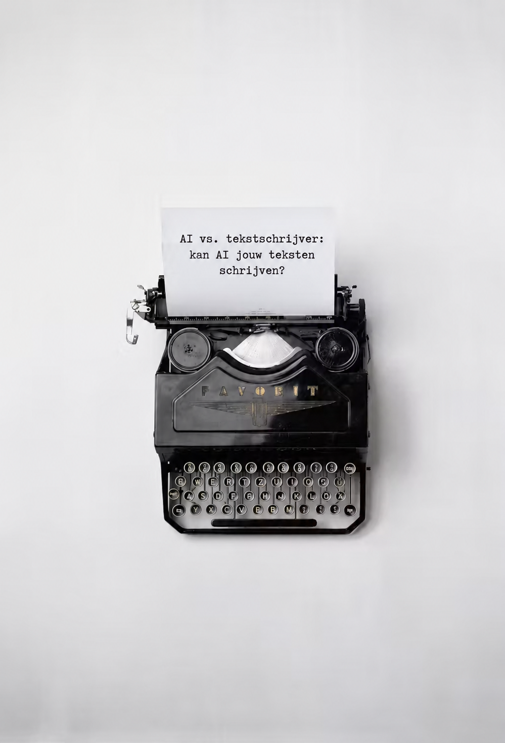 Vintage zwarte typemachine op een witte achtergrond met een vel getypt papier erin