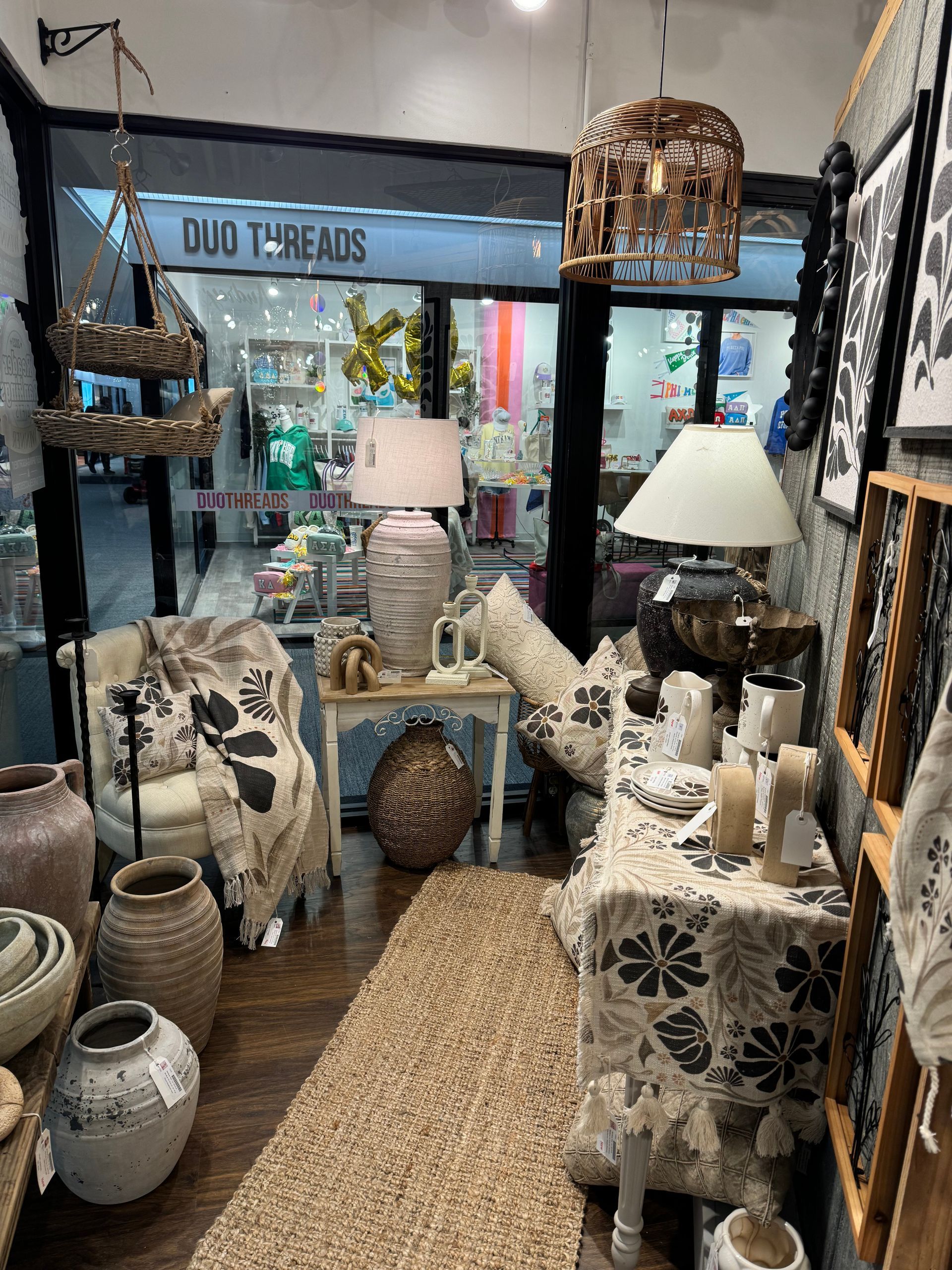 A store with a sign that says ' oud threads ' on it