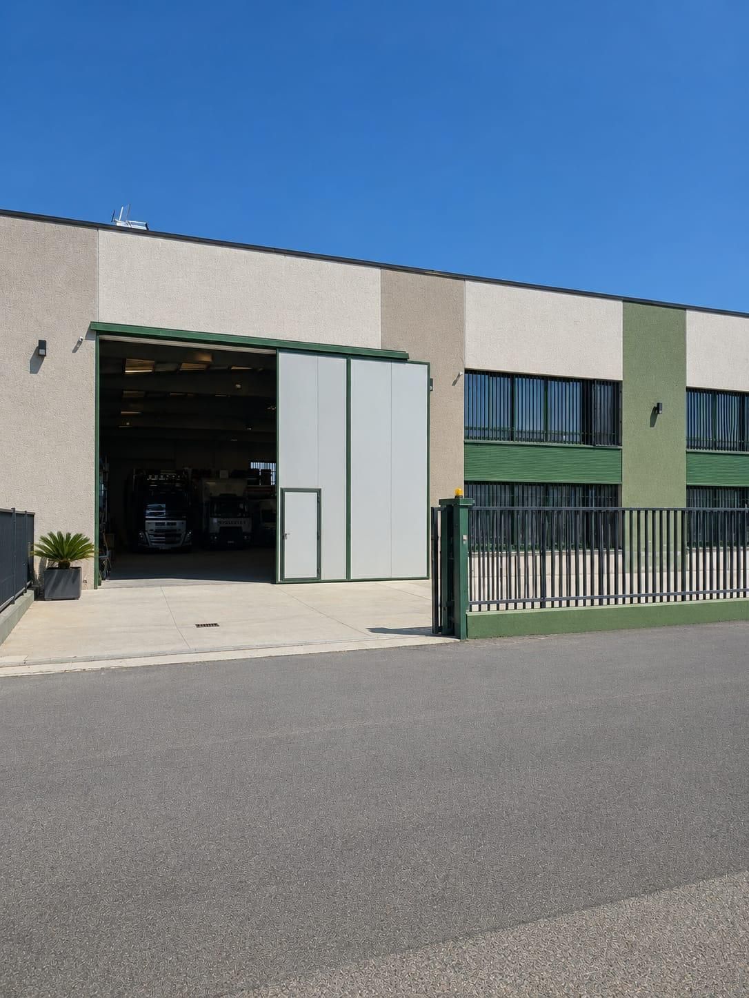 Trasloco ufficio Palermo – operatori Impastato trasportano archivi aziendali, centro storico Palermo