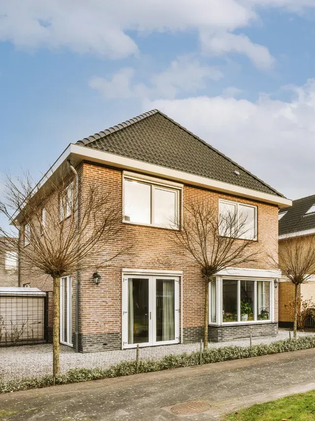 Gevelbepleistering met crepi voor een strakke, geïsoleerde en weerbestendige gevelafwerking.