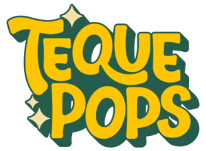Logotipo amarillo de “Teque Pops” sobre fondo blanco con contorno verde y detalles de estrellas.