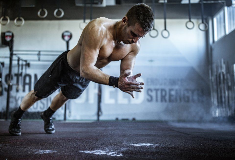 Uomo in palestra