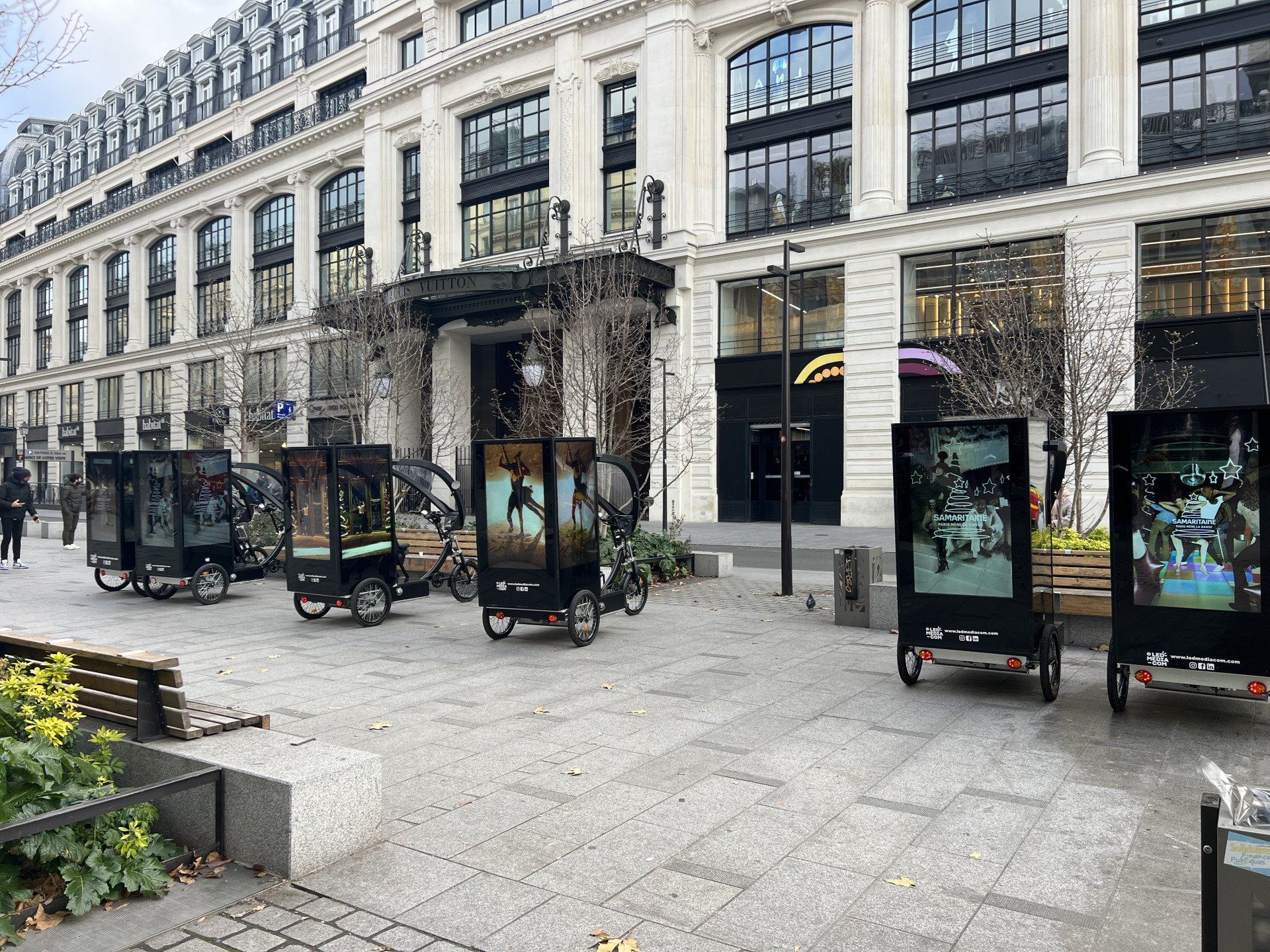 la samaritaine led media bike