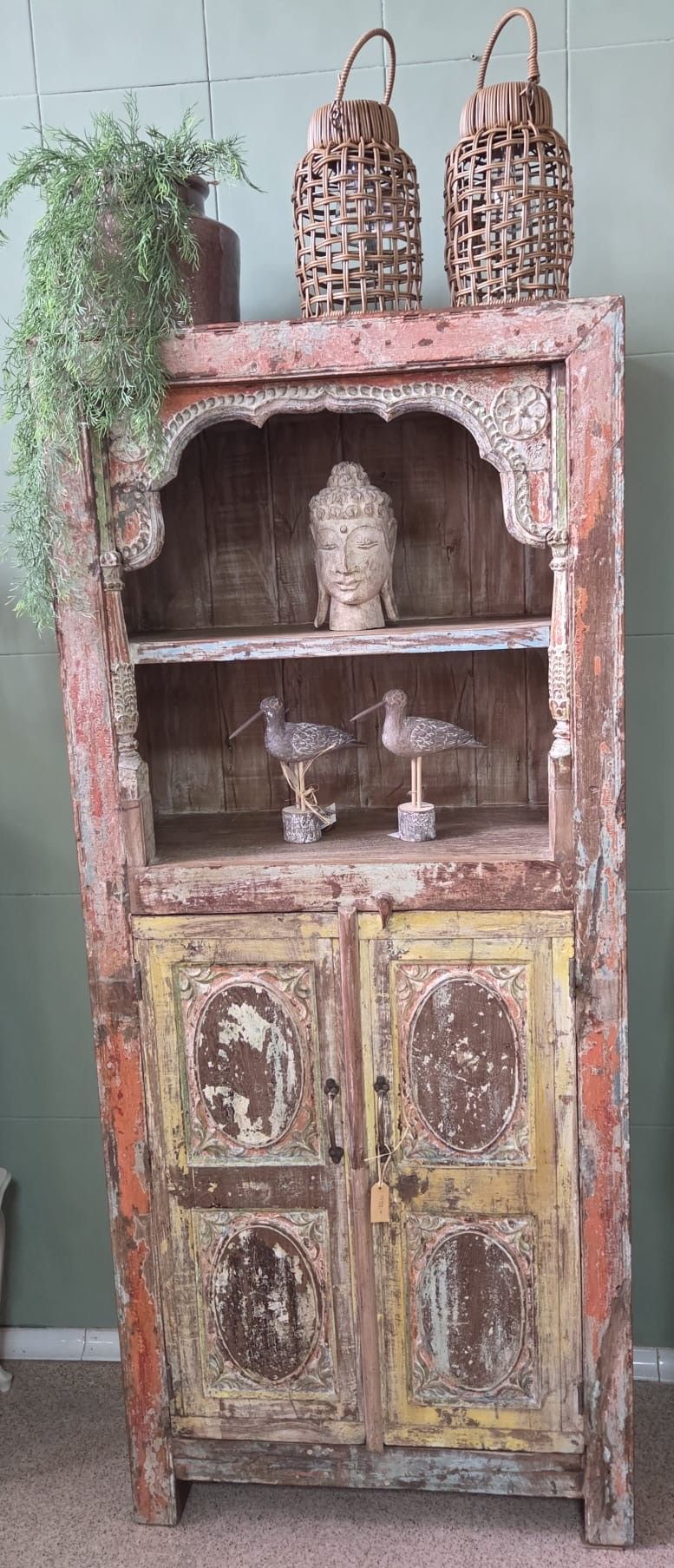 Vintage India Kast met Ornamenten