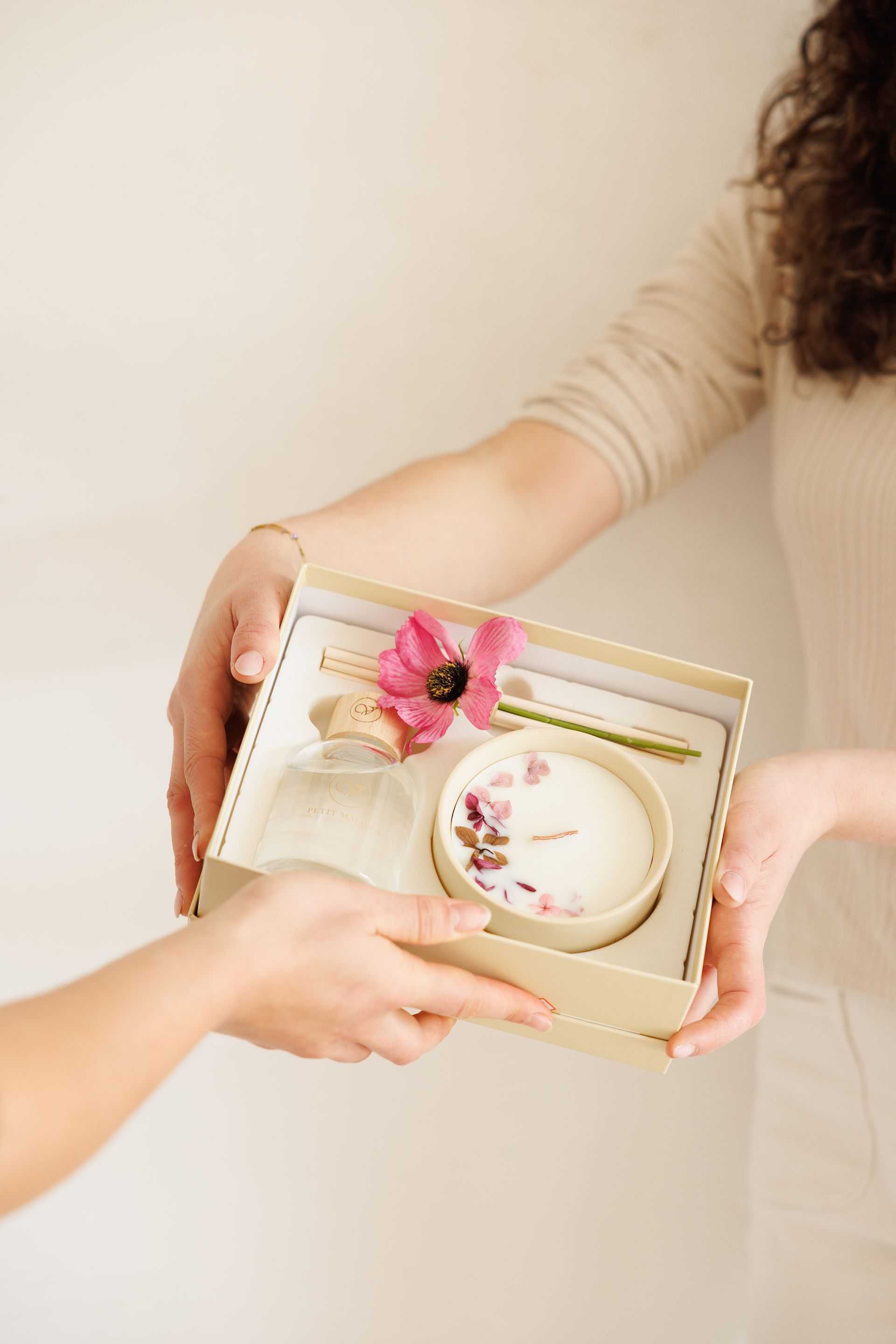 Lenvie de Valentine Cadeaubox (Geurkaars 250g +150ml diffuser)Lila Lou