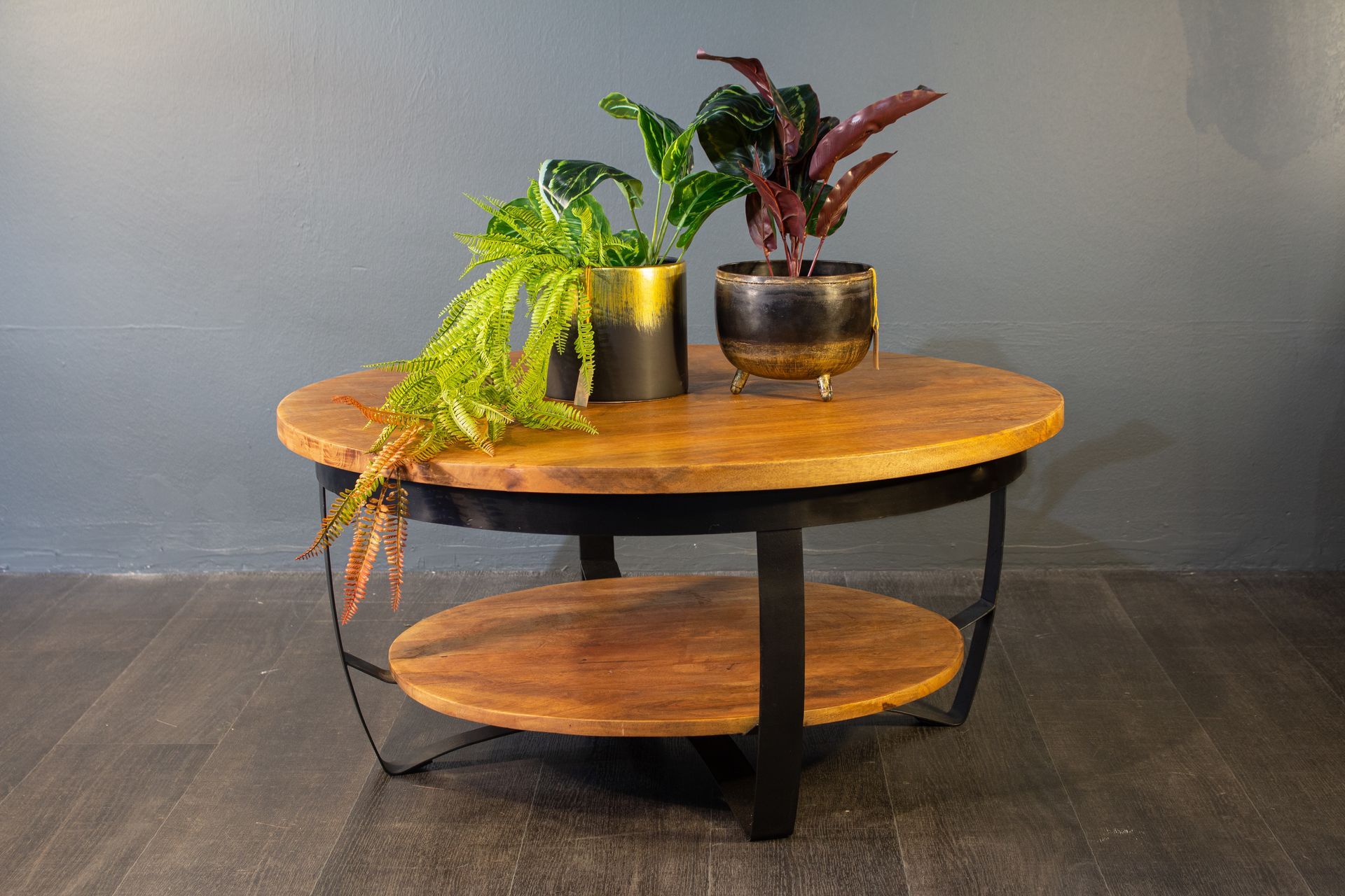 Ronde Salontafel Eston – Mangohout & Zwart Metaal – Ø70 x H35 cm