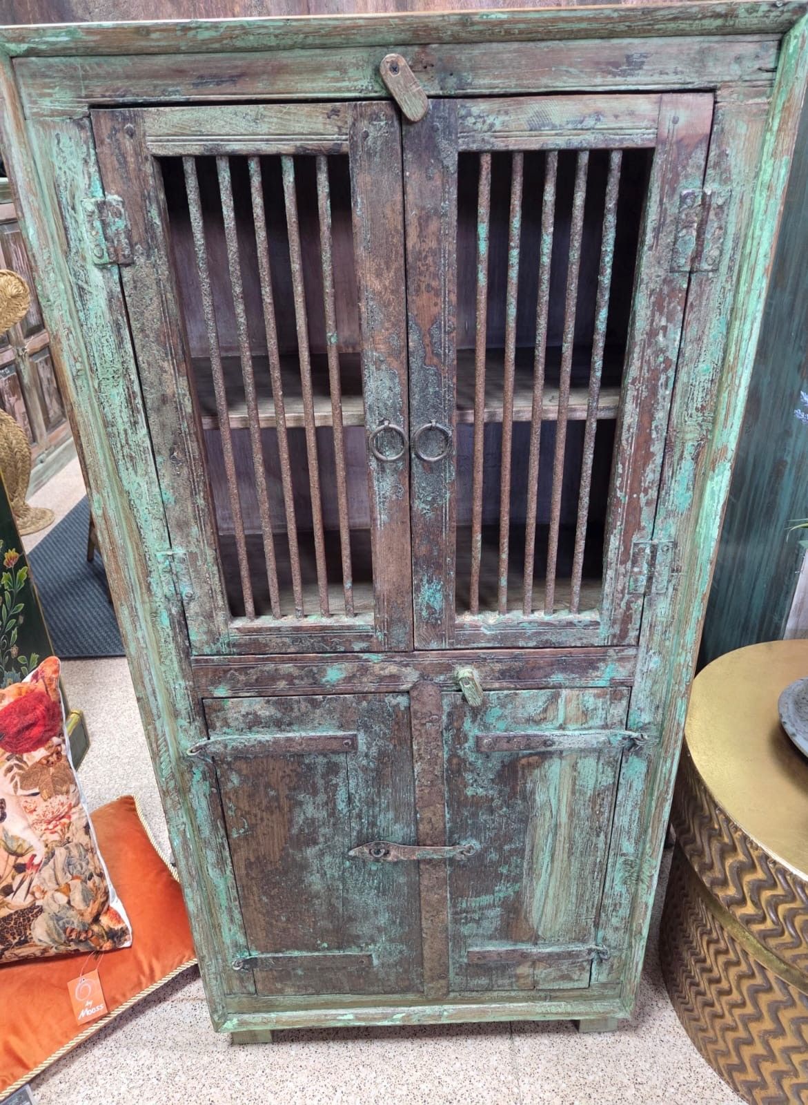 Unieke Vintage India Kast Handgemaakt & Authentiek