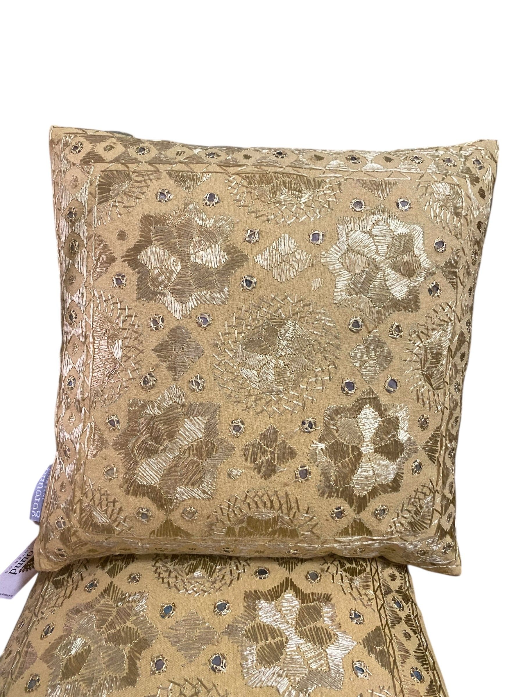 Oosters Goudkleurig Kussen – 40×40 cm