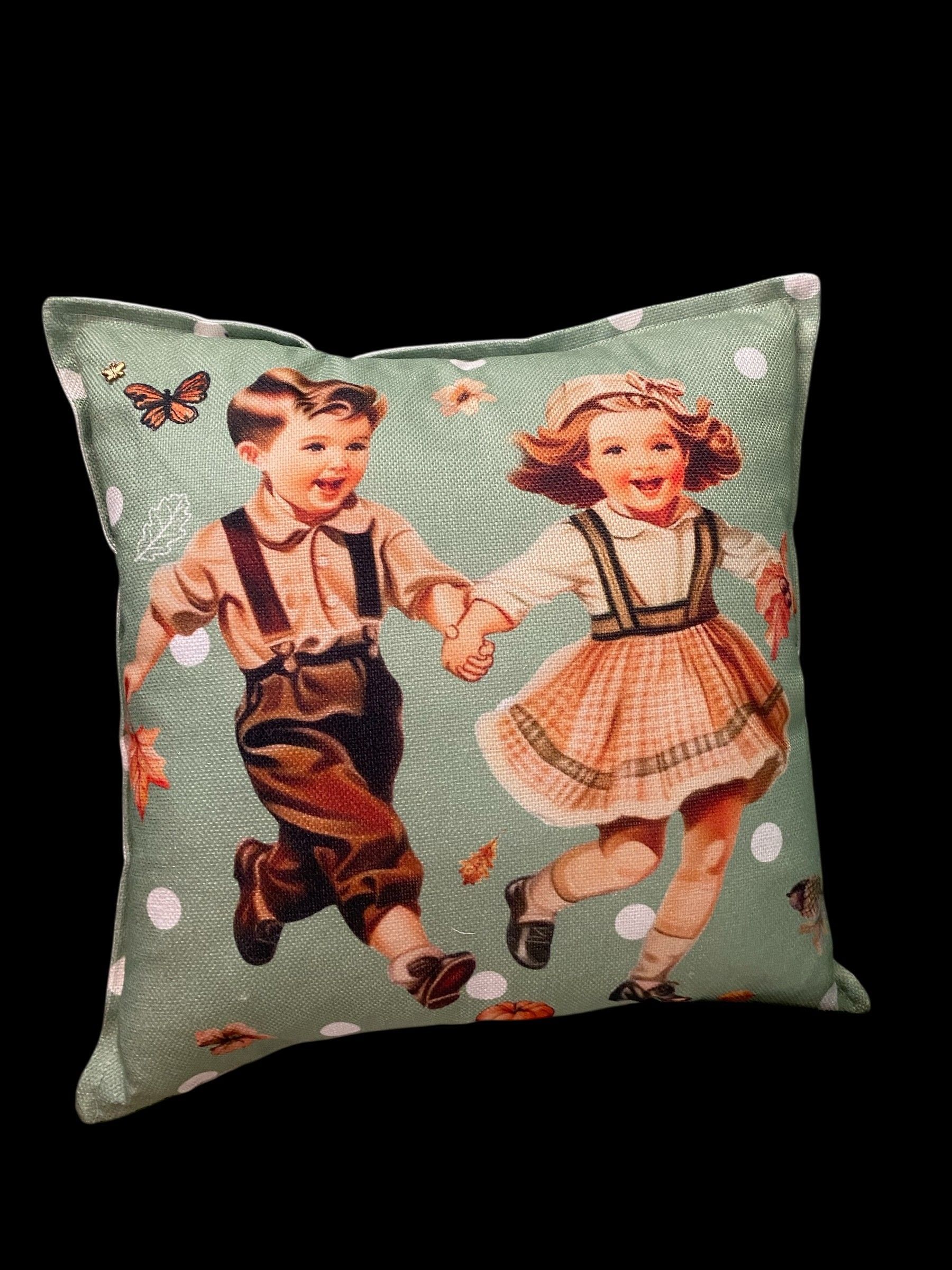 Retro Sierkussen met Kinderenprint – 40×40 cm