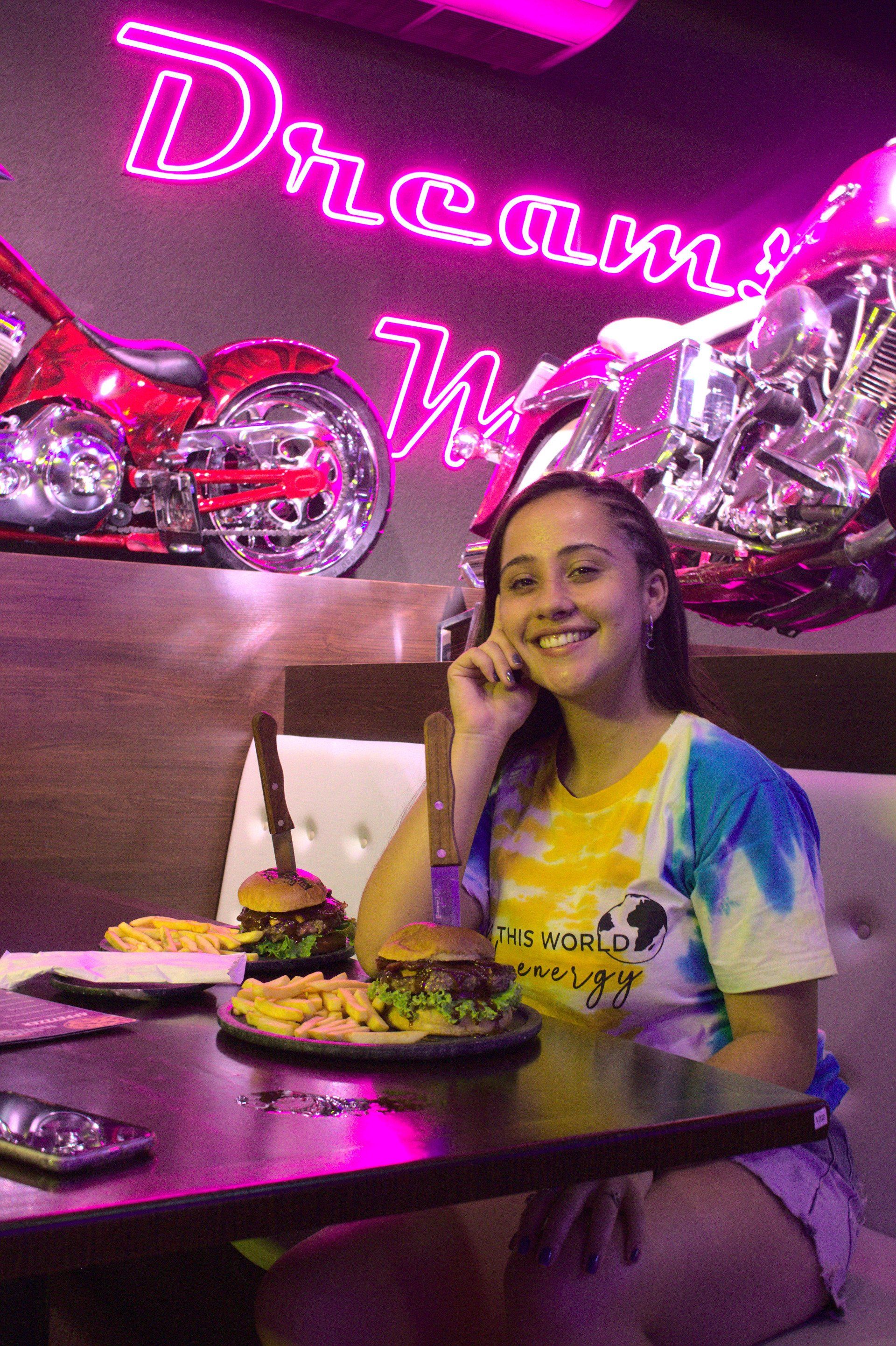 Hambúrguers e sobremesas no local onde comer em foz do iguaçu