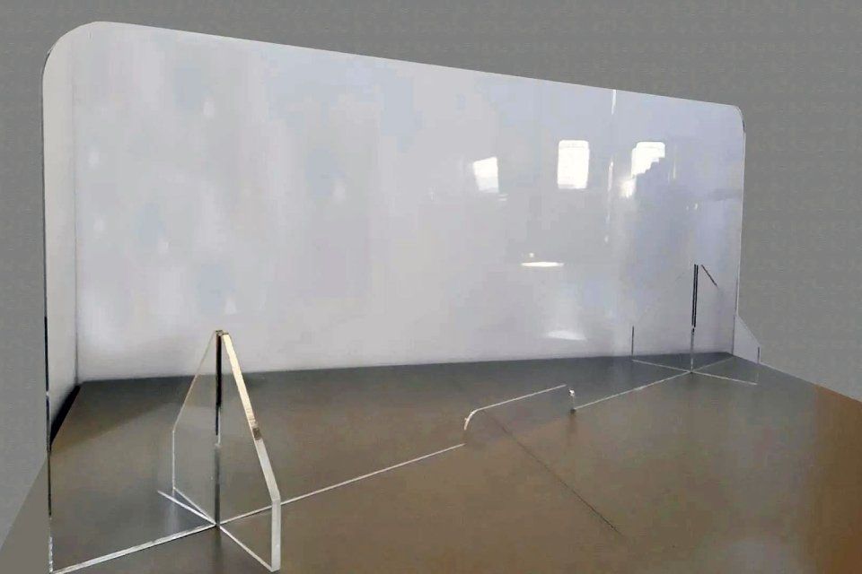 pannello divisore in plexiglass