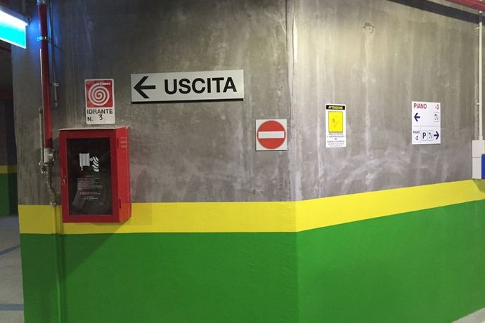 segnali di divieto di accesso, uscita e idrante