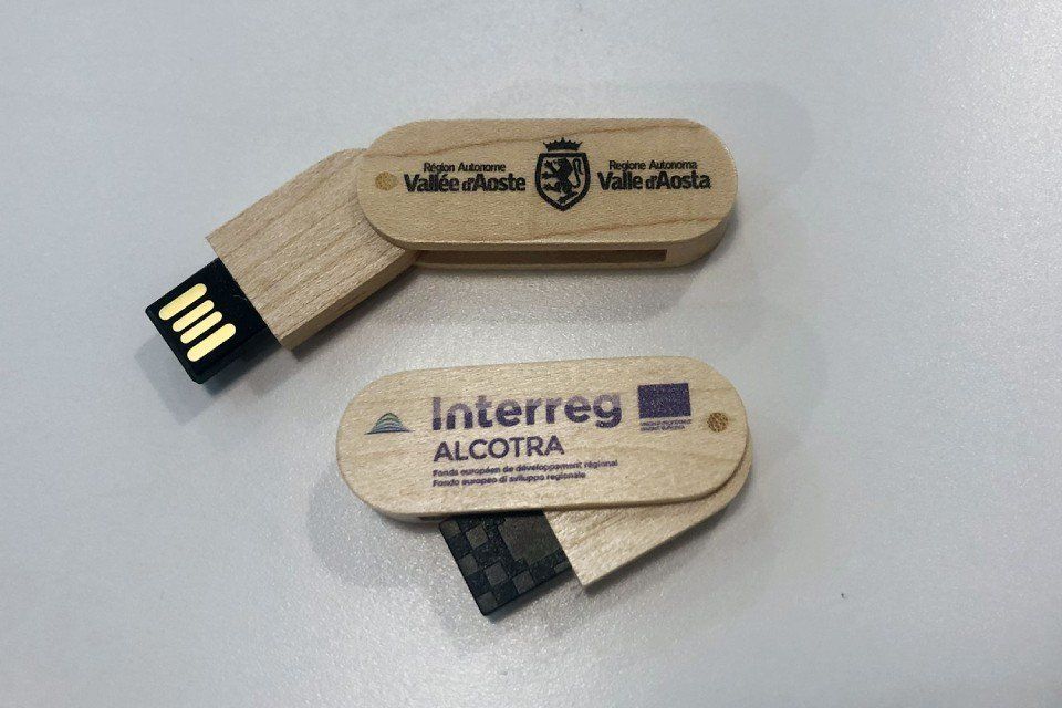 chiavette USB in legno personalizzate