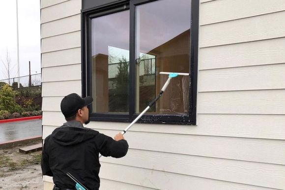 Residential window cleaning service in Kent WA