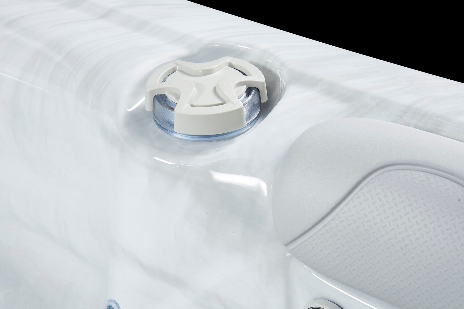 White hot tub with a control dial.