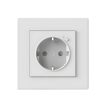 Prise électrique blanche avec une douille circulaire et un petit bouton.