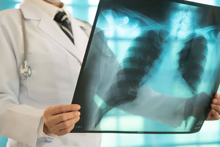 Consulta de neumología con el Dr. Manuel Díaz Toledo