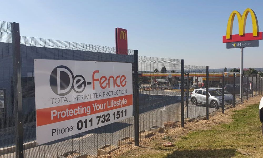 De-fence installation at shopping center