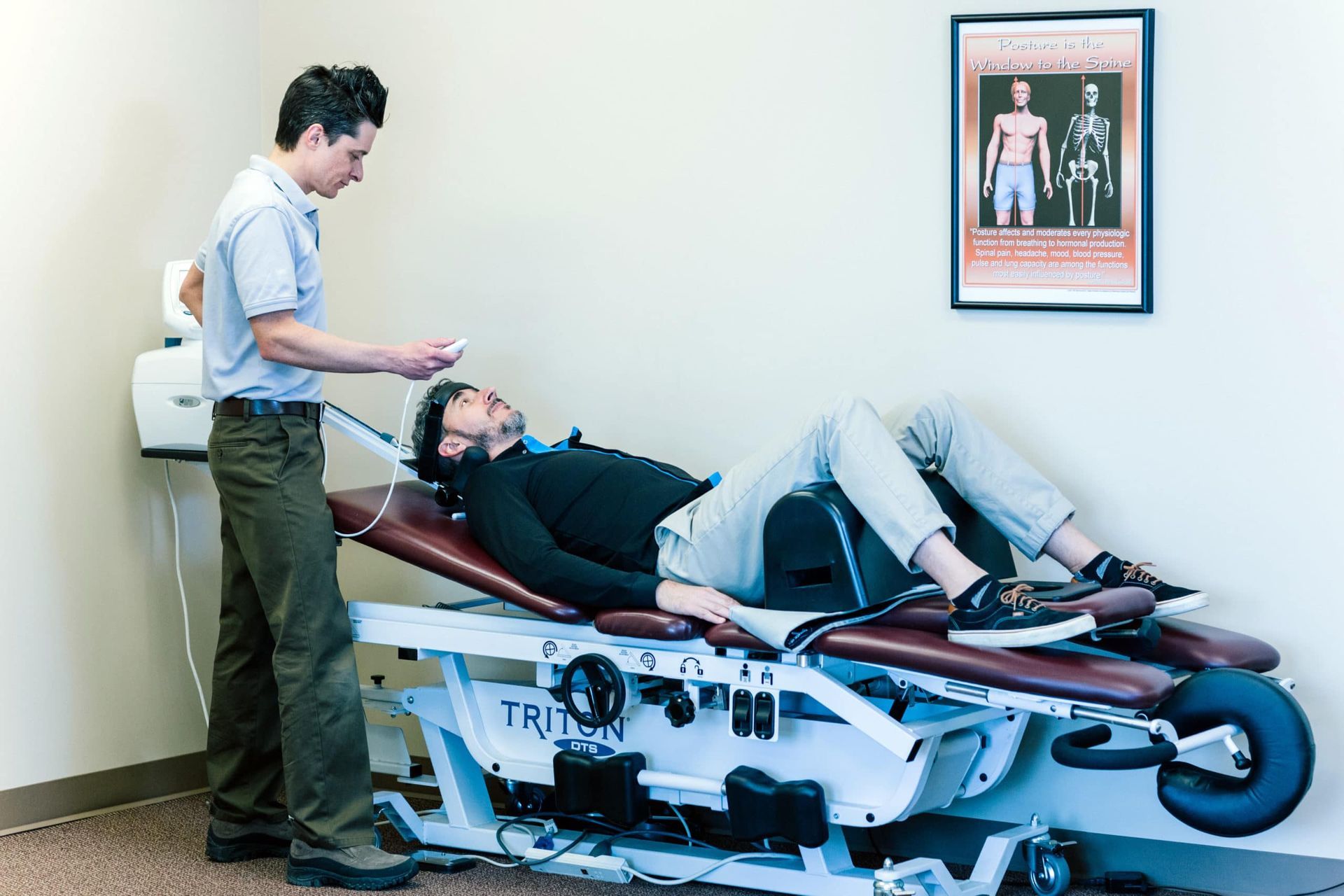 Chiropractor using a spinal decompression table