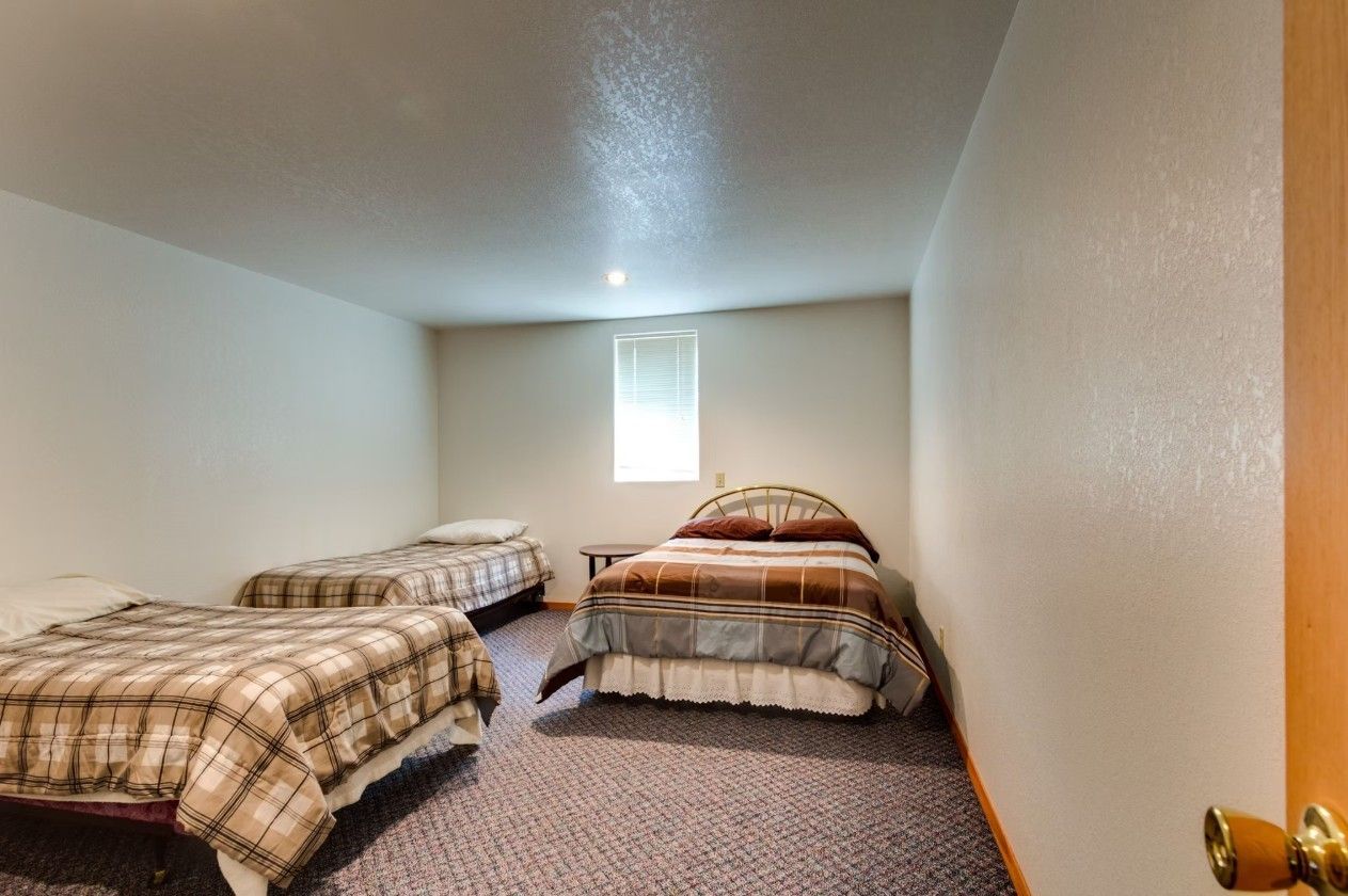 lodging near lake
