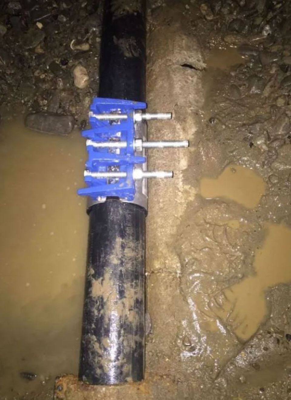 posa di acquedotti nel terreno