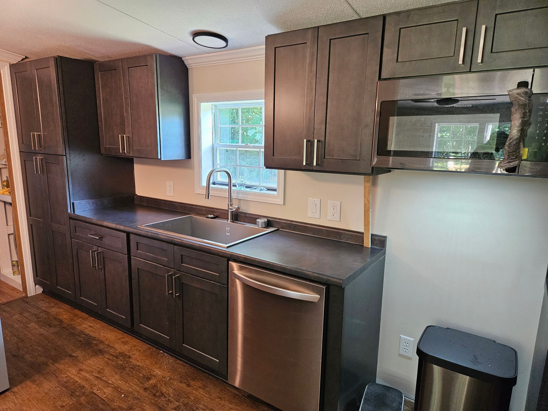 a commitment to quality craftsmanship, we deliver kitchens built to last.