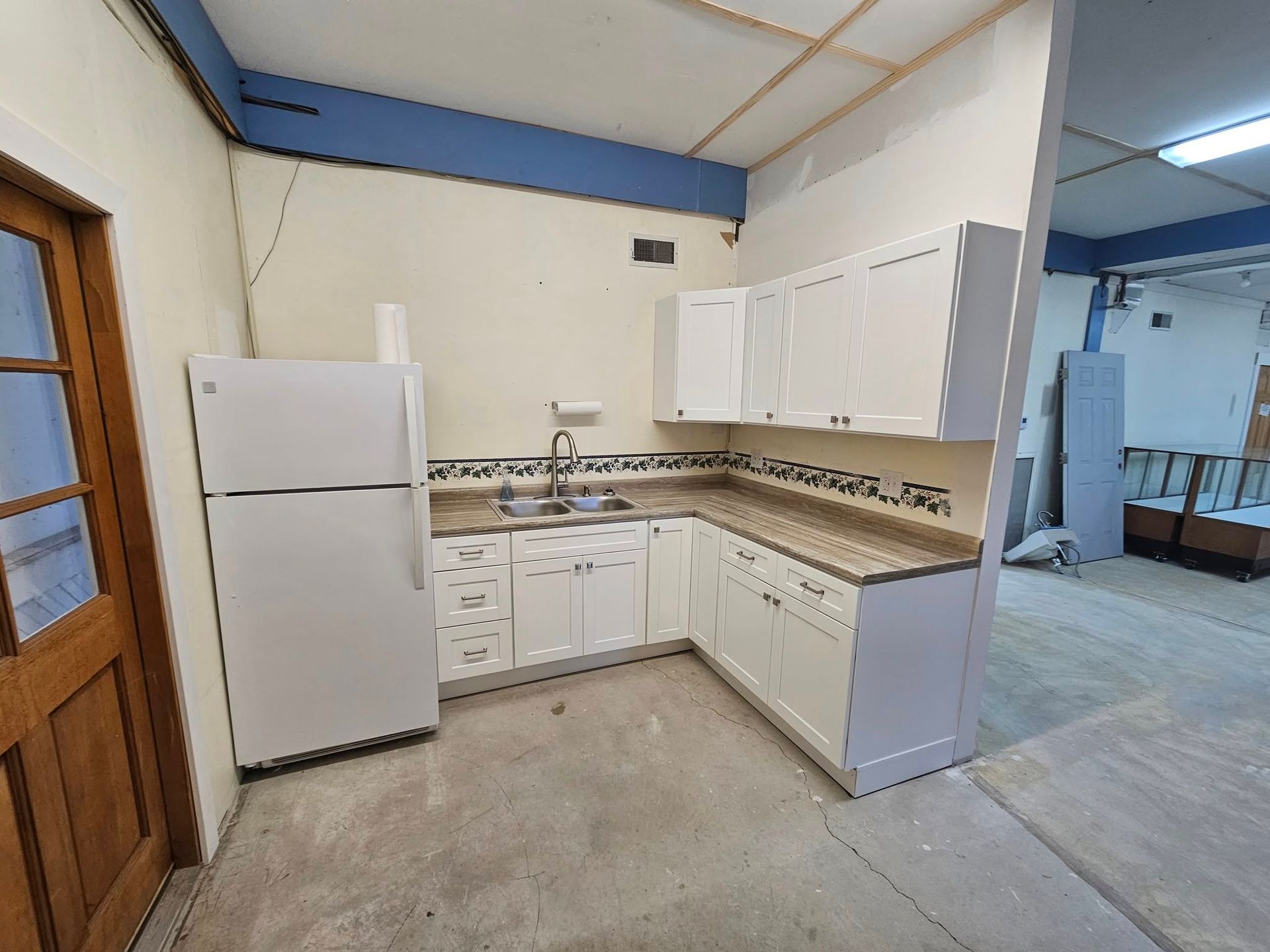 Contact topcraft construction pittsburgh, PA bathroom, basement, kitchen contractor interior remodeling Pittsburgh near me