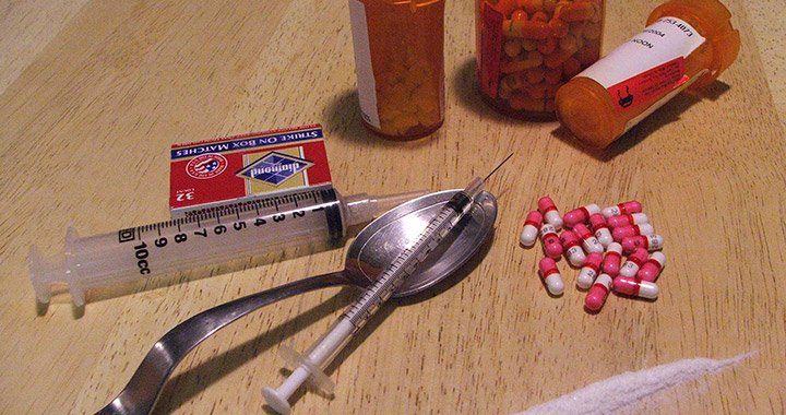 drogas en una mesa