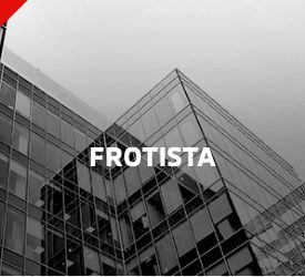 Fotografia em preto e branco de um edifício moderno de vidro. O texto diz