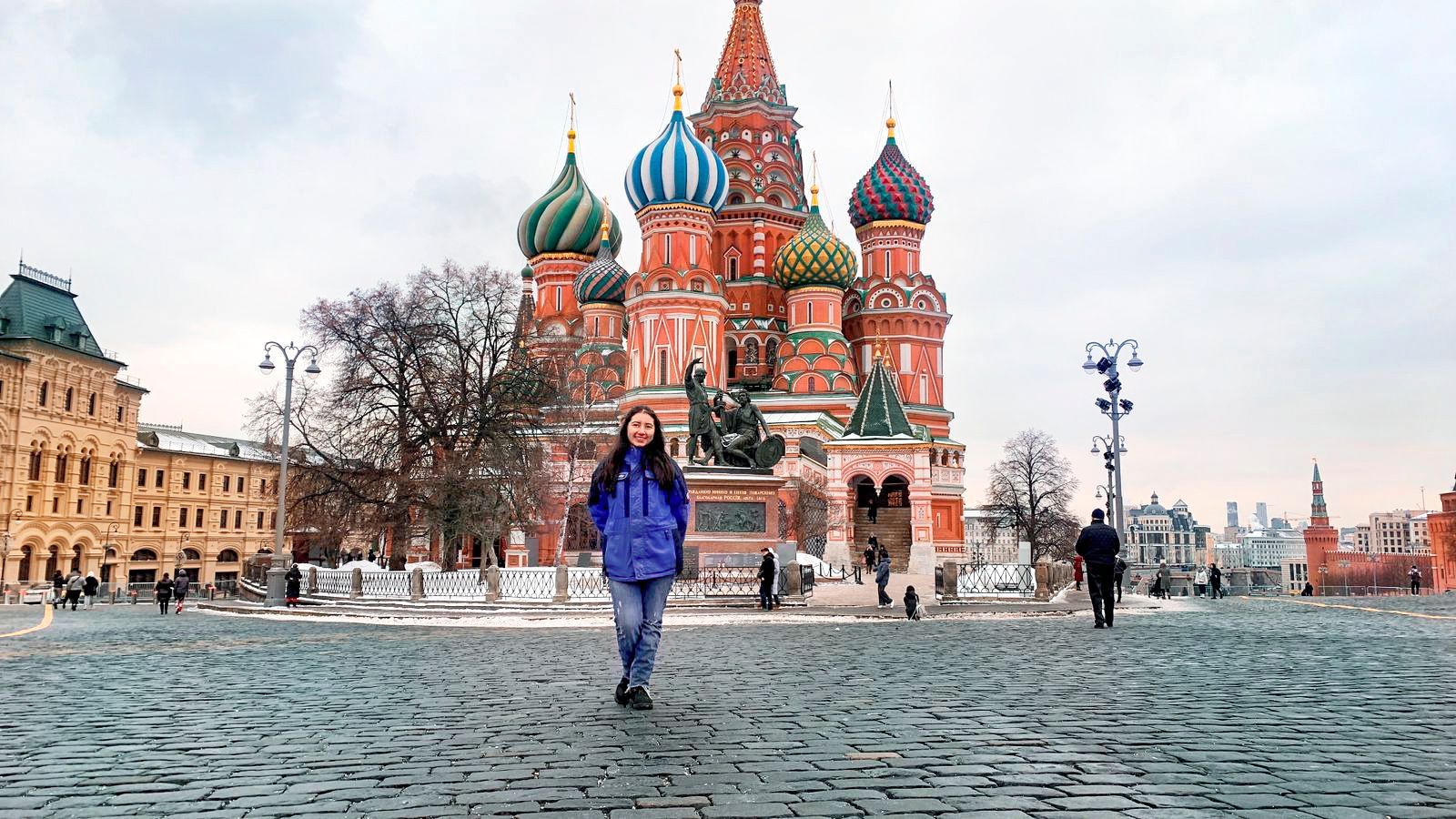 Joven ecuatoriana estudiando en rusia