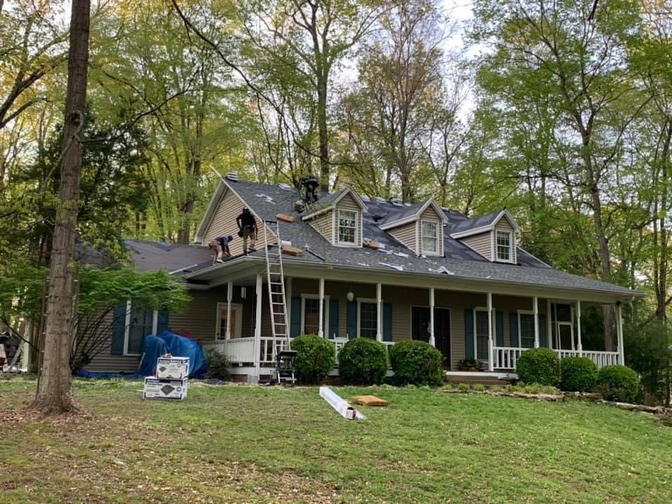 The best roofing company in Bowling Green, KY.