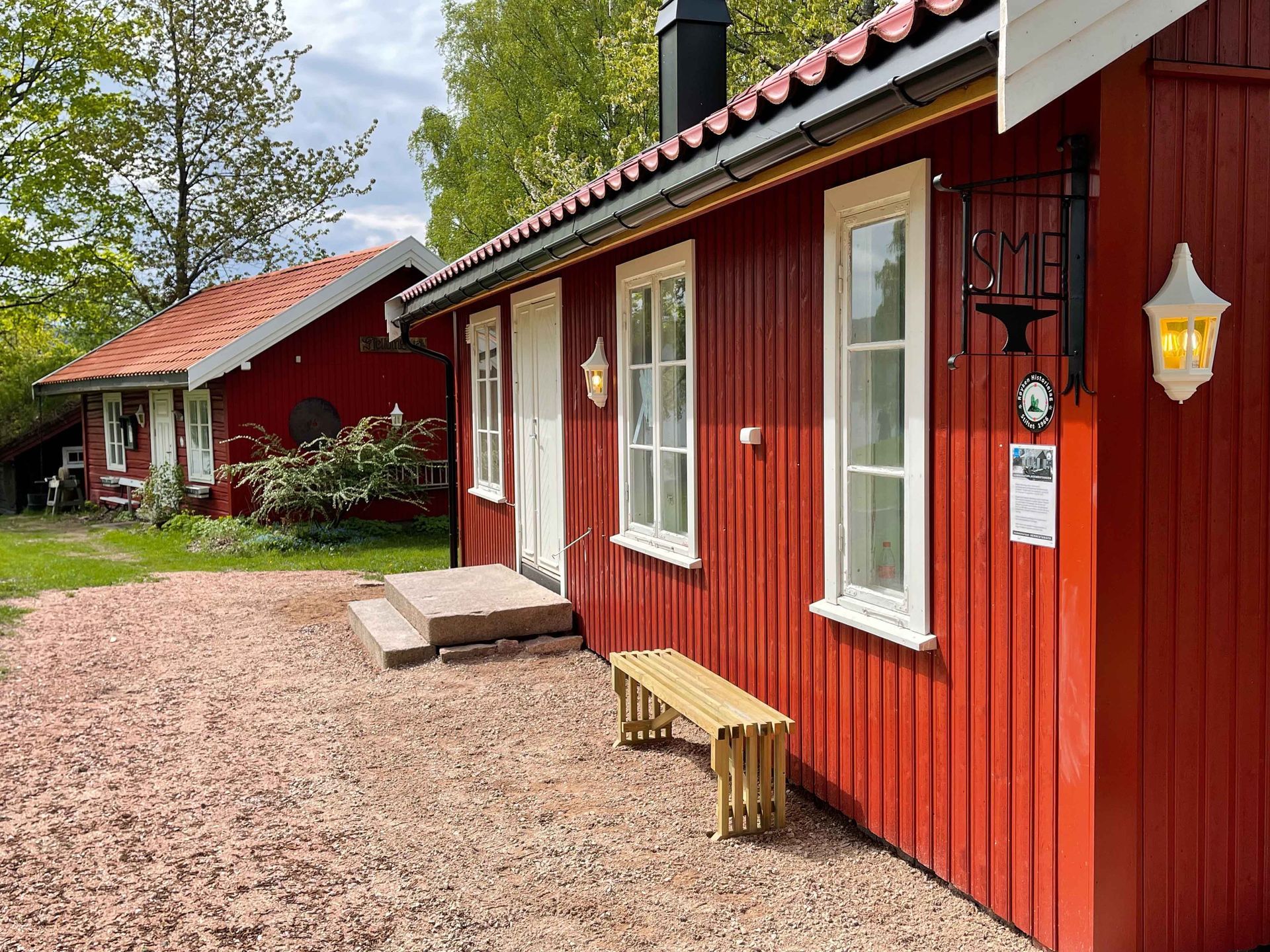 Fra &Oslash;lstad-skolen til smia