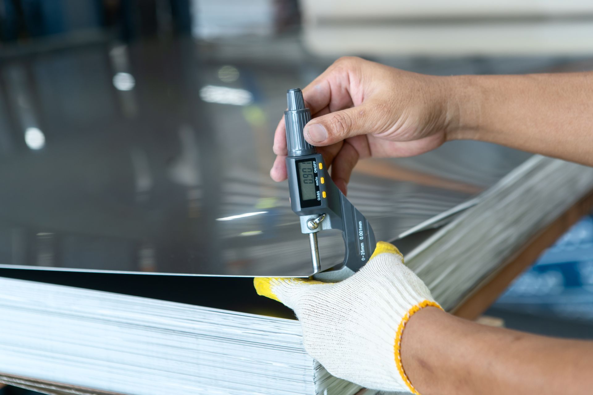 The photo shows how to measure how thick the metal sheet is by using a digital thickness gauge. The photo shows how to measure how thick the metal sheet is by using a digital thickness gauge.