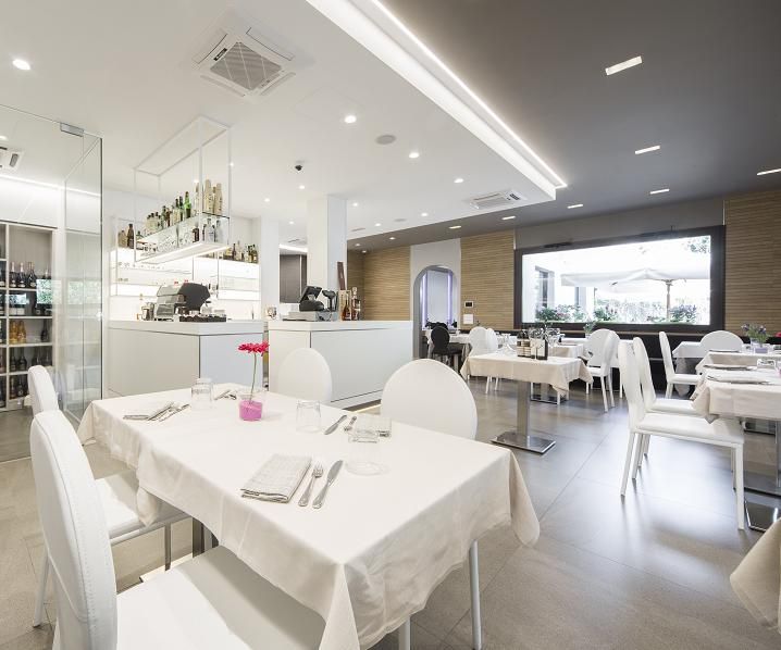 Ampia sala del ristorante per comitive numerose