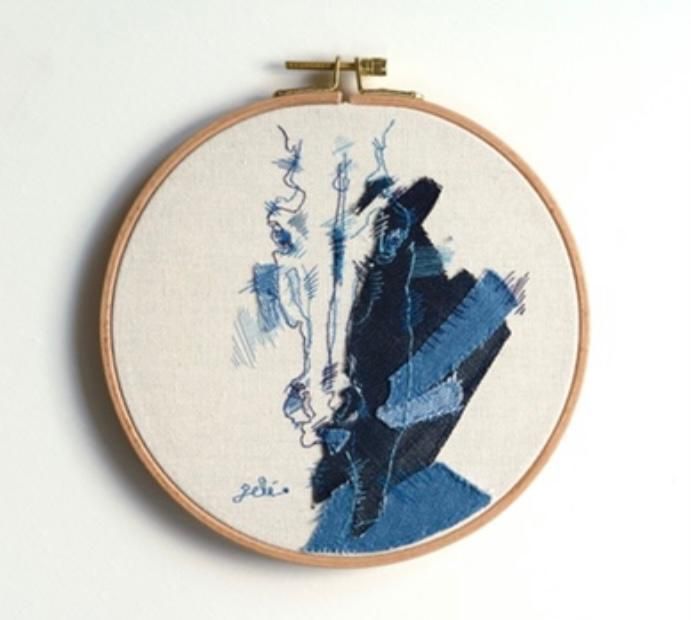 a round embroidery hoop with a drawing of a horse's face