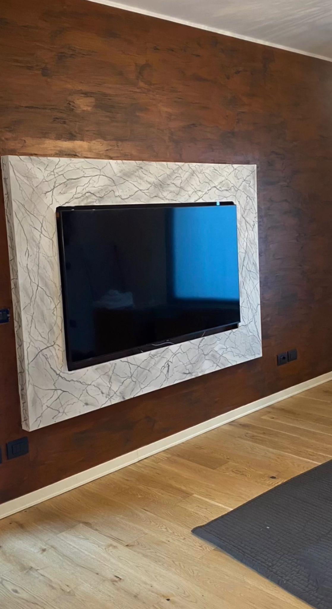 cornice decorata